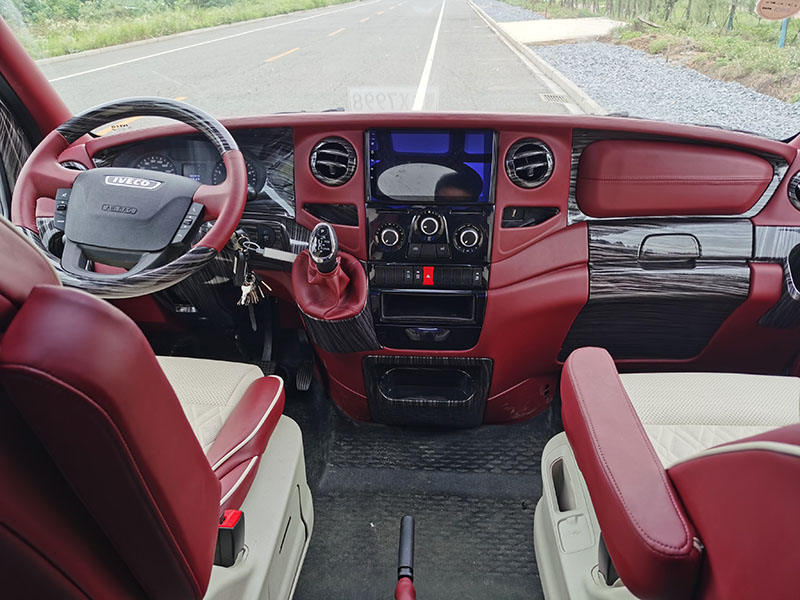 依维柯C型-小额头-豪华KTV-隐藏床