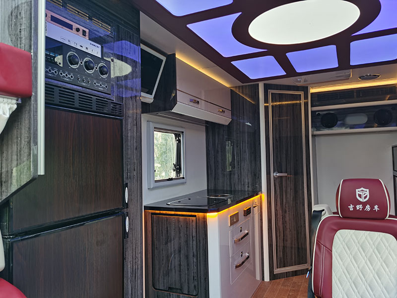 依维柯C型-小额头-豪华KTV-隐藏床