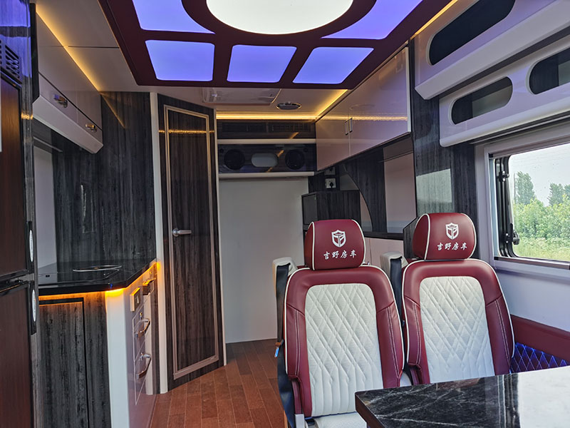 依维柯C型-小额头-豪华KTV-隐藏床