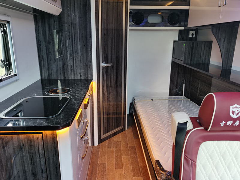 依维柯C型-小额头-豪华KTV-隐藏床