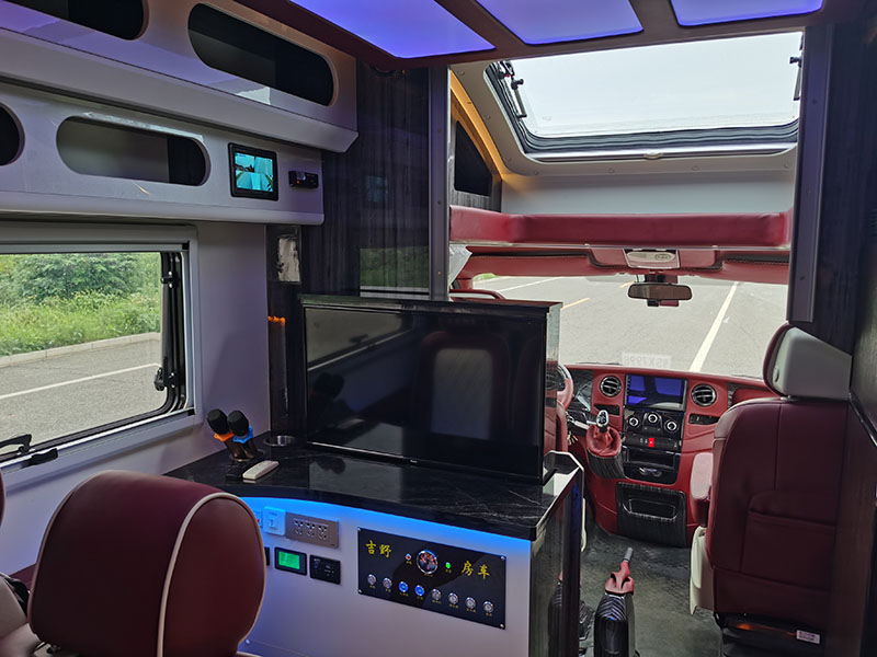 依维柯C型-小额头-豪华KTV-隐藏床