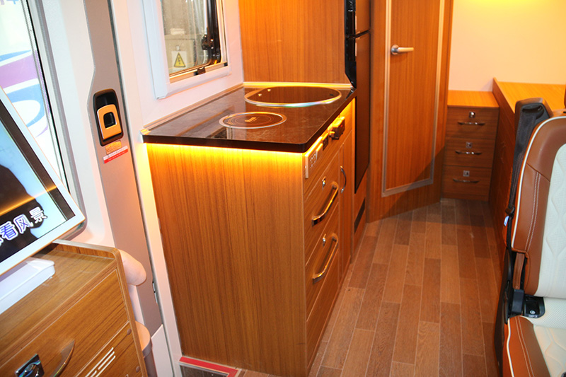 大通V90-C型房车