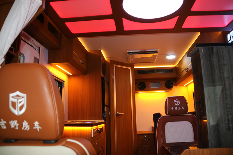 大通V90-C型房车