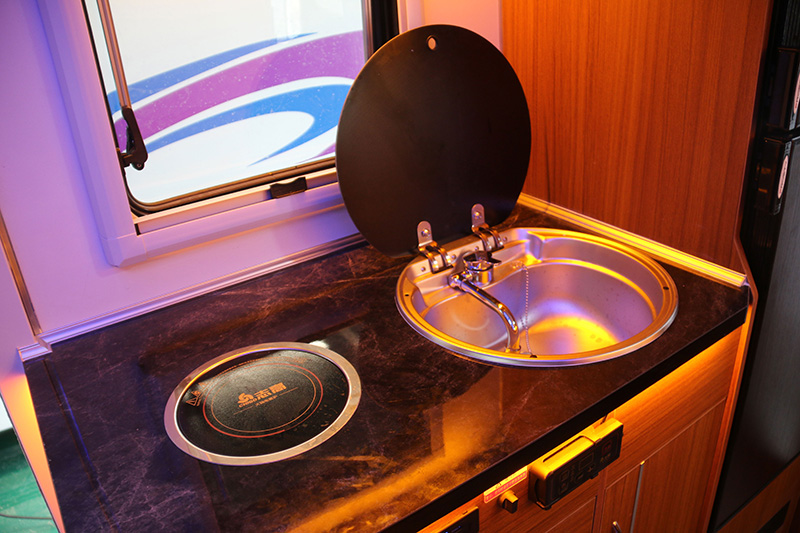 大通V90-C型房车