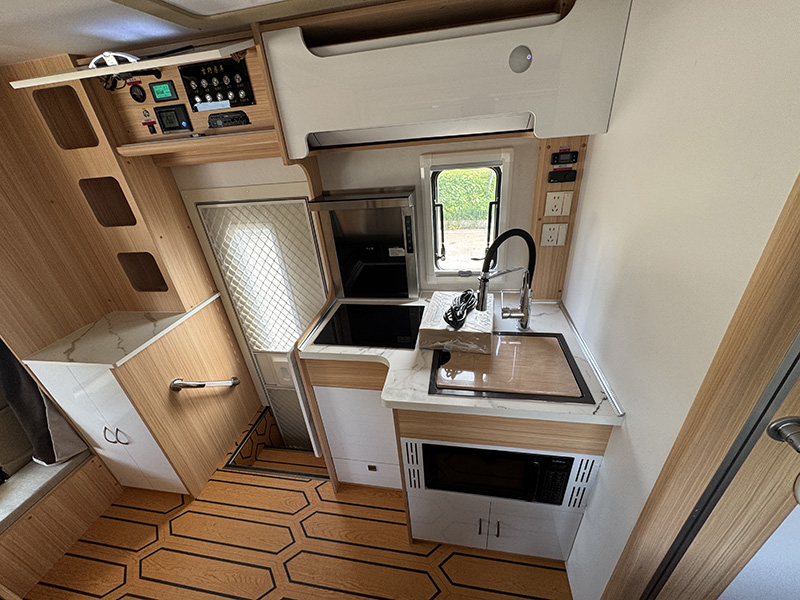 比亚迪55度电侧拓展-升顶