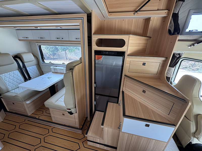 比亚迪55度电侧拓展-升顶